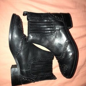 Women’s size 10 black ASOS Chelsea boots